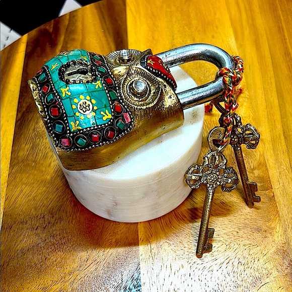 Handcrafted Owl Brass Lock – Ornate, Colorful, & Functional – 2 Keys Included - Picture 6 of 11
